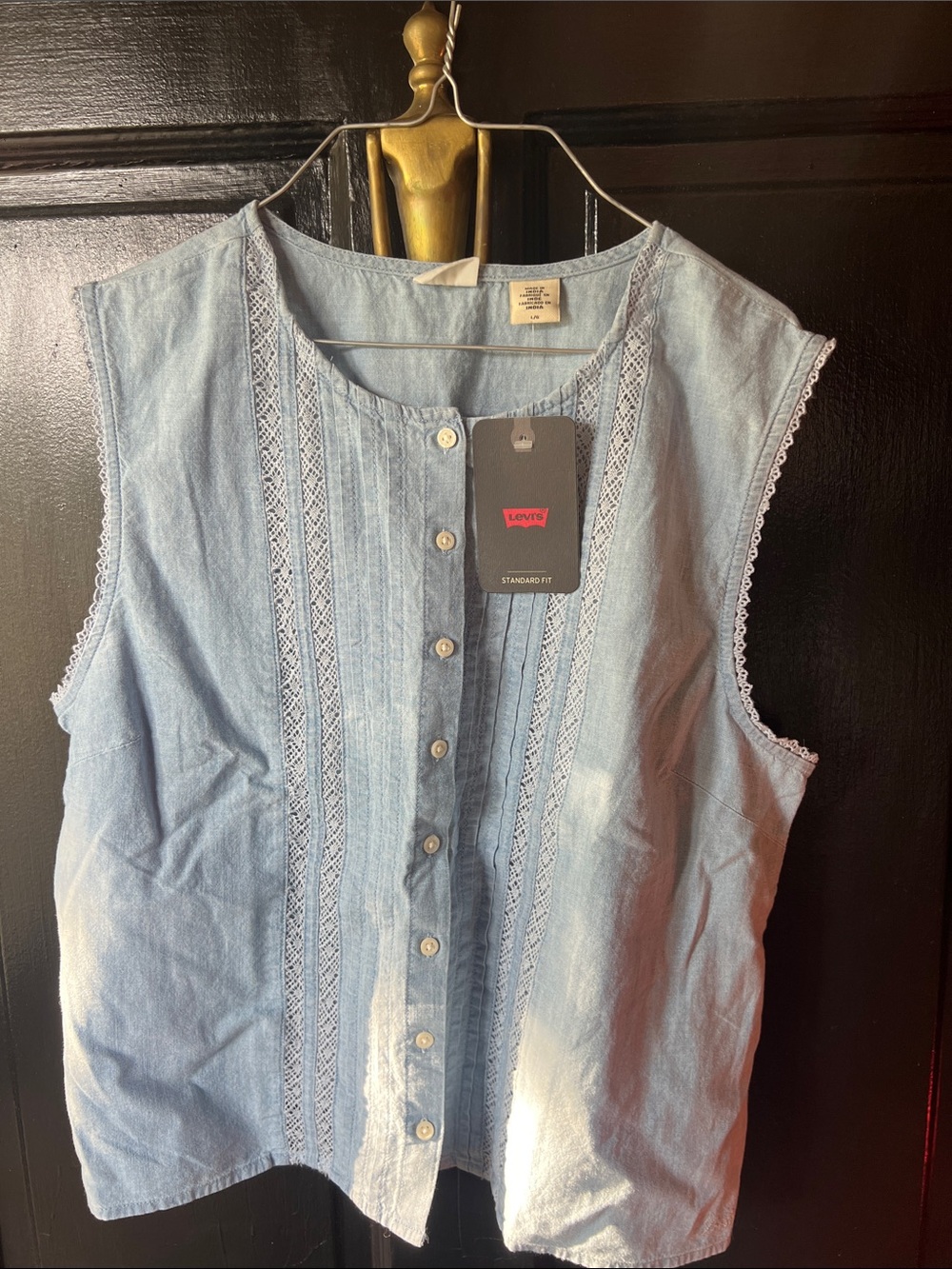 Levi's Light Blue Sleeveless Button-Front Lace-Trim Top